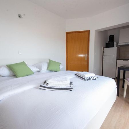 Charming Apartments Duce Оміш Екстер'єр фото