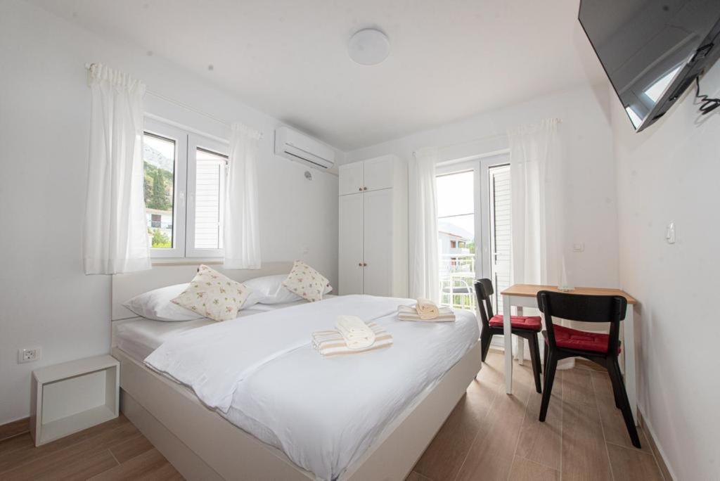 Charming Apartments Duce Оміш Екстер'єр фото