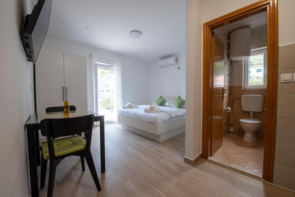Charming Apartments Duce Оміш Екстер'єр фото