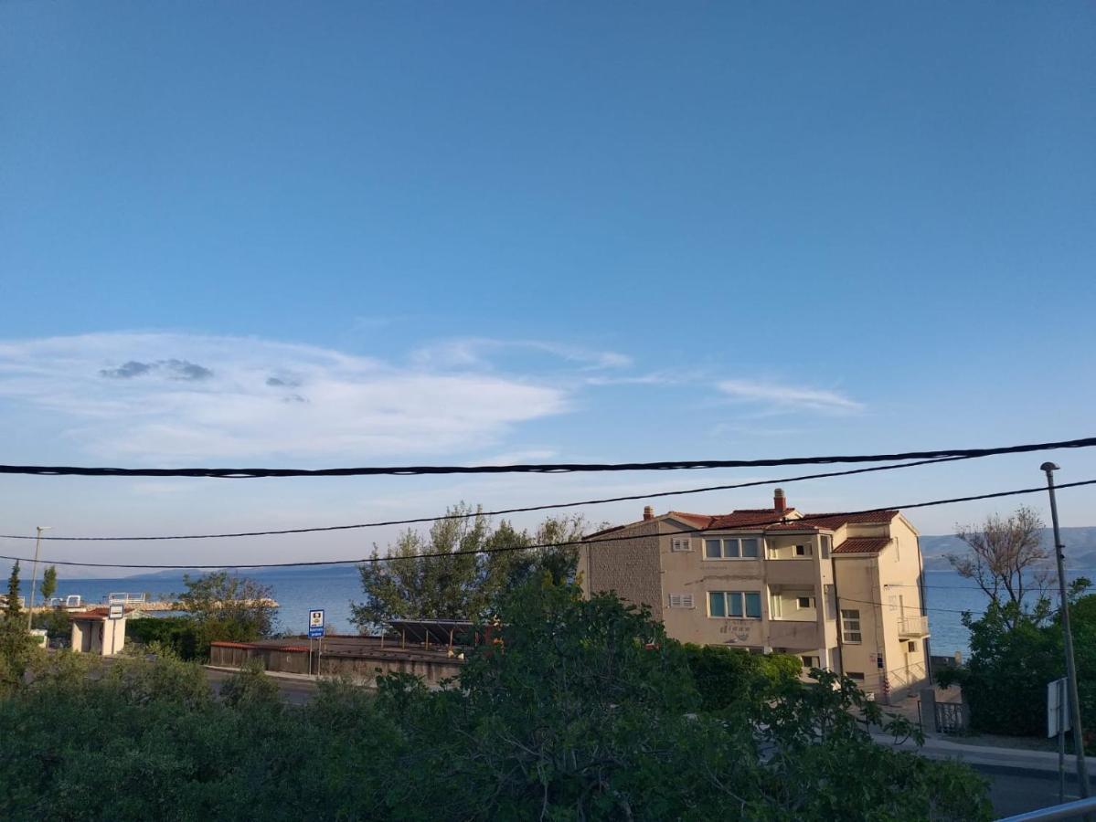 Charming Apartments Duce Оміш Екстер'єр фото