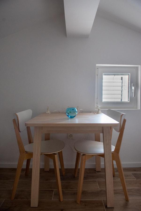 Charming Apartments Duce Оміш Екстер'єр фото