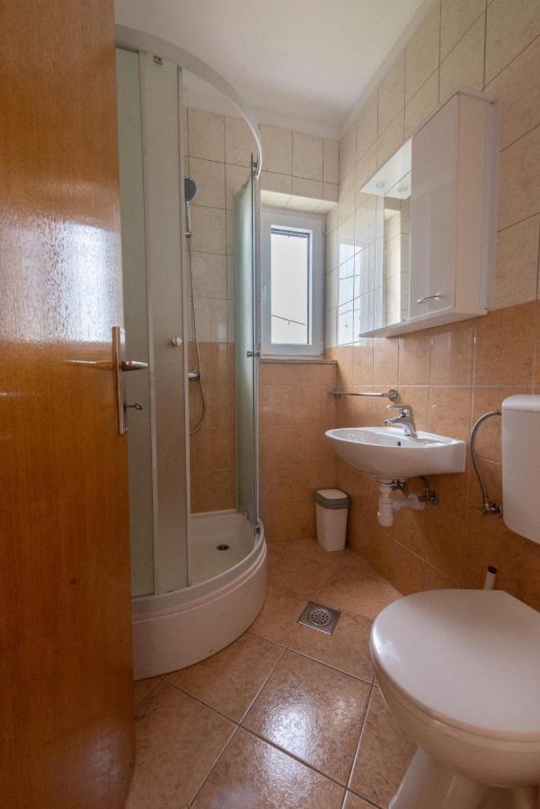 Charming Apartments Duce Оміш Екстер'єр фото