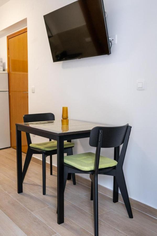 Charming Apartments Duce Оміш Екстер'єр фото